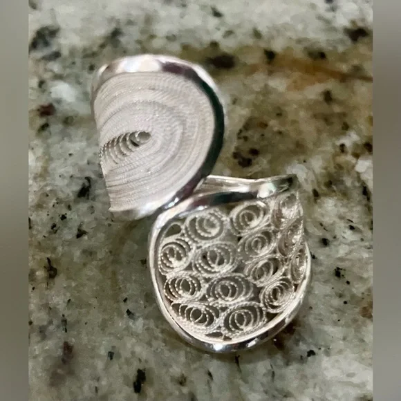 Set of Vintage Sterling Silver Intricate Filigree Ring & Earrings from Malta - Picture 2 of 11